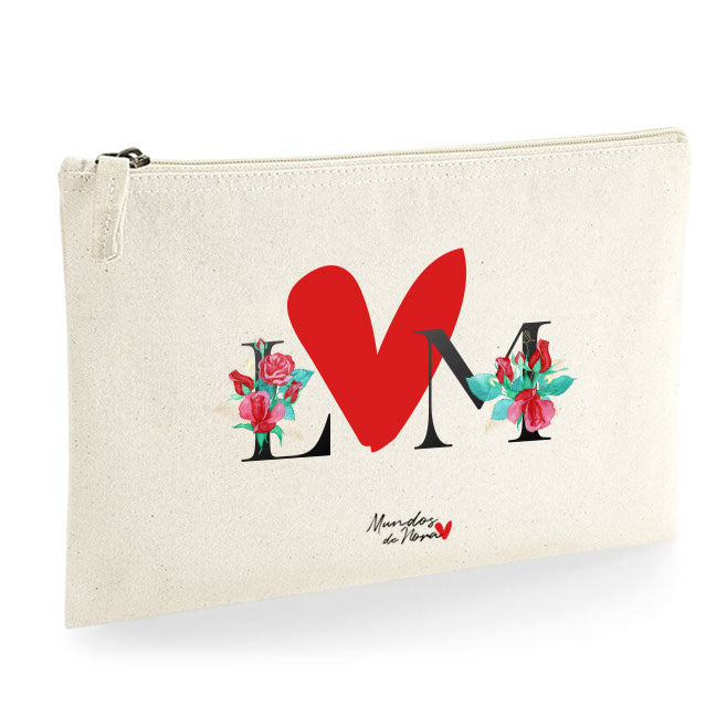Neceser personalizado con iniciales decoradas con flores