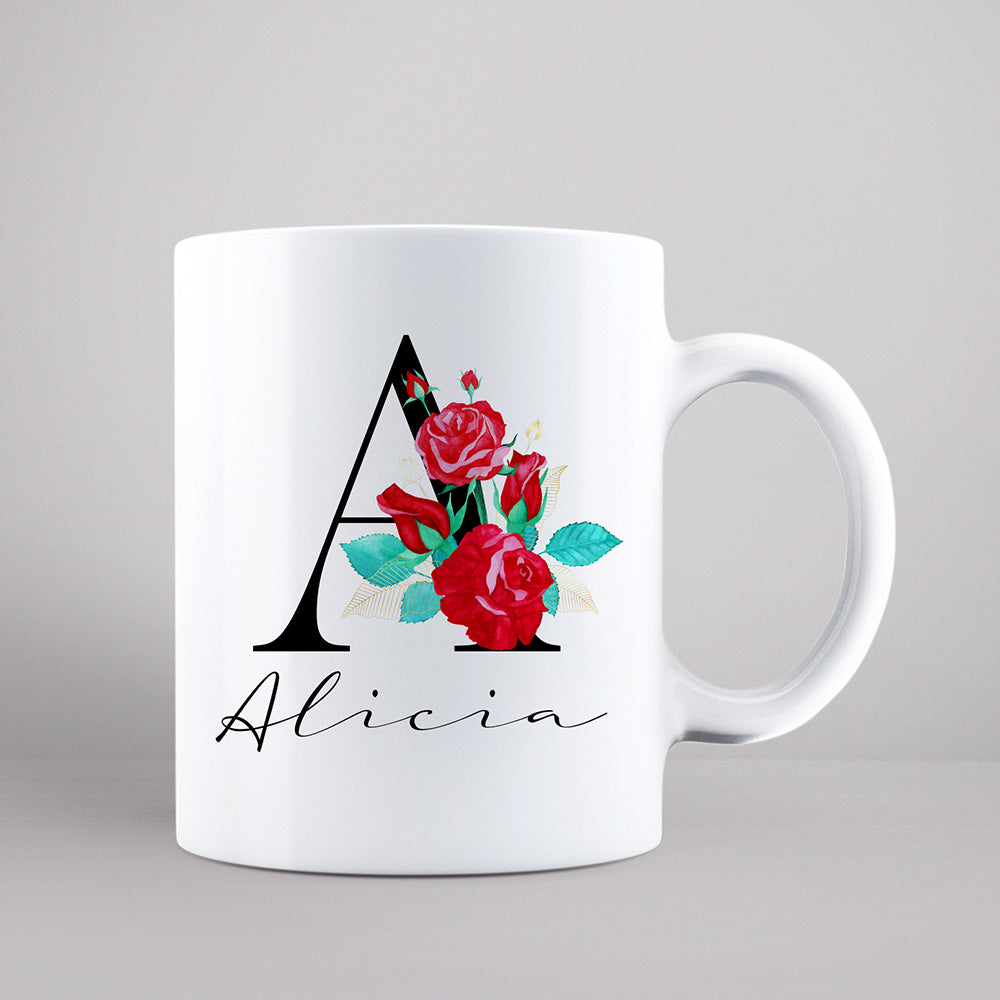 Taza personalizada con la inicial y el nombre con diseño de rosas rojas